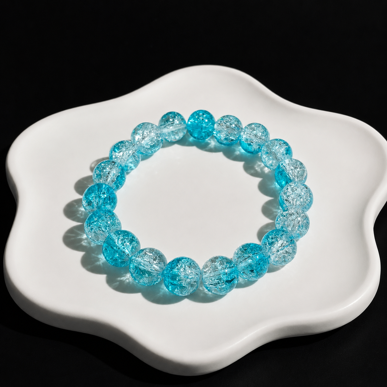 High-end blue crystal bead bracelet for playing with and protecting love.