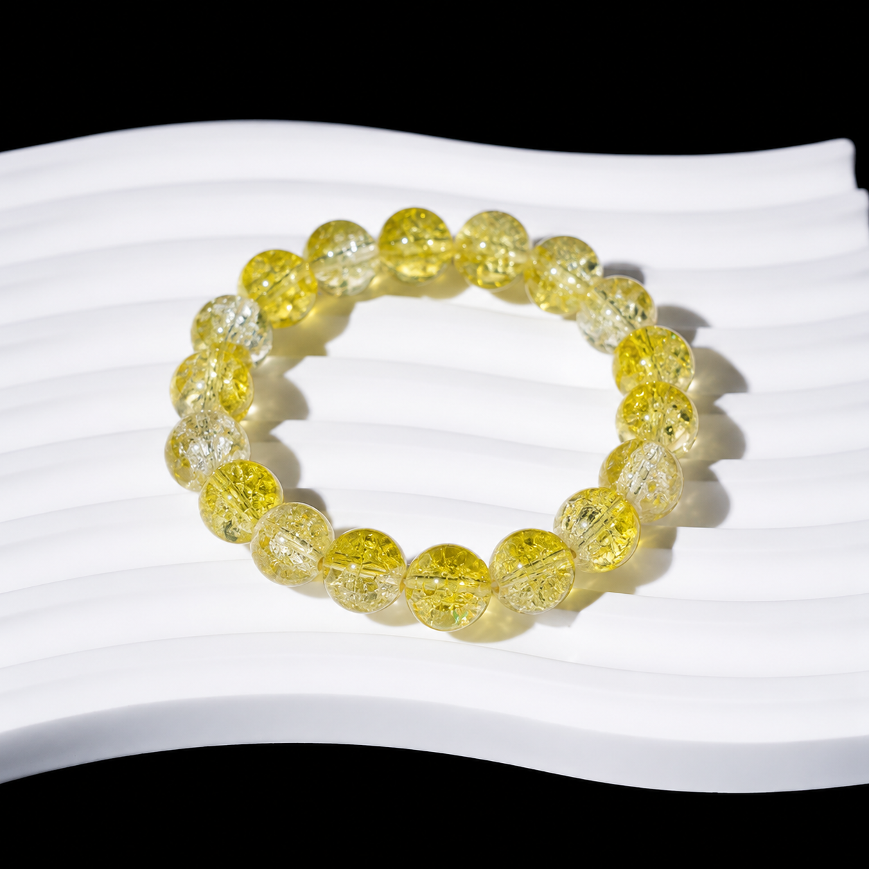 High-end yellow crystal bead bracelet for playing with and protecting love.