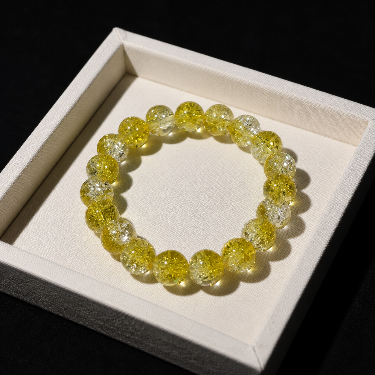 High-end yellow crystal bead bracelet for playing with and protecting love.