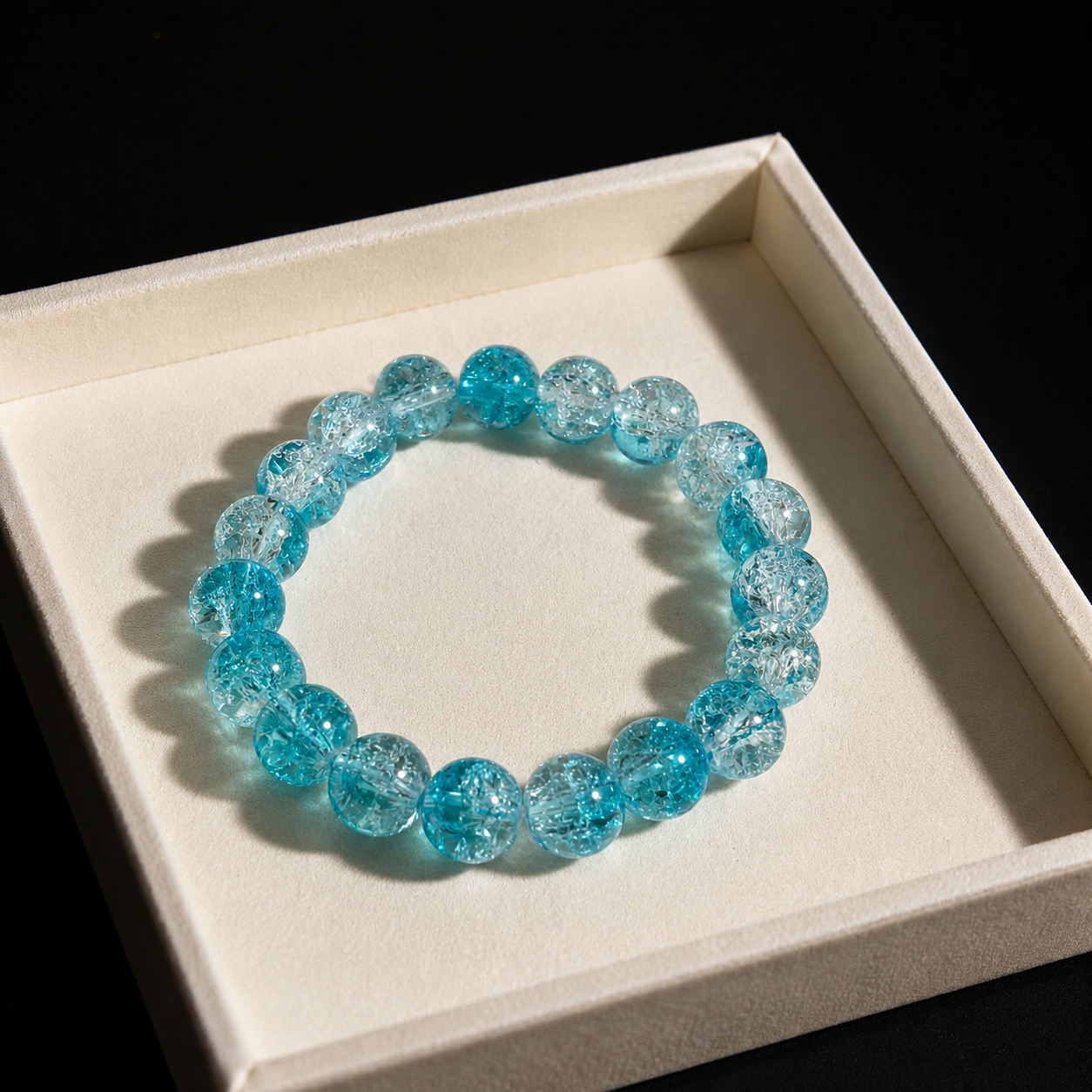 High-end blue crystal bead bracelet for playing with and protecting love.